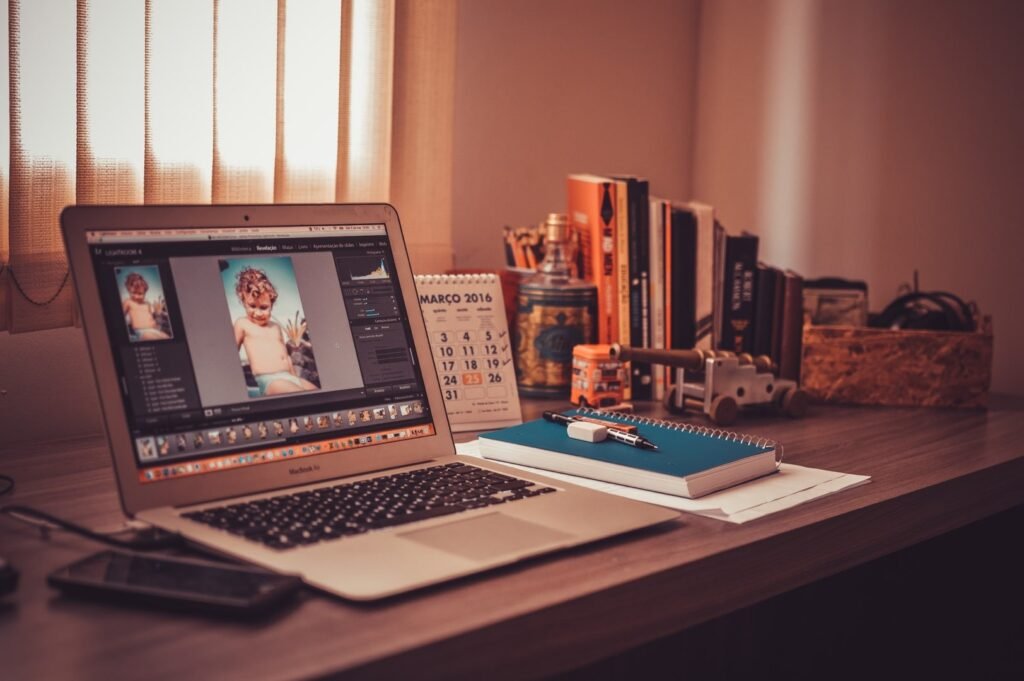 laptop-desk-notebook-computer-macbook-screen-1222099-pxhere.com-min