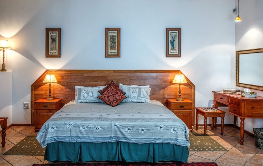 villa-interior-home-cottage-property-furniture-782063-pxhere.com-min